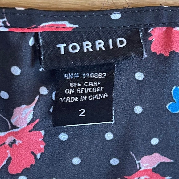 Women's Torrid Floral Lace Up Sleeveless Blouse - Picture 6 of 6